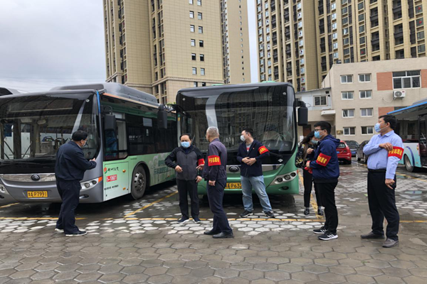 中共鄭州赫喆文化傳播有限公司黨支部開展“疫情防控常態(tài)化,為公共交通助力”志愿服務(wù)實(shí)踐活動(dòng)