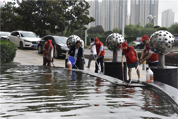 集團公司聯合商務區社區開展“清潔家園 美化社區” 主題志愿服務活動